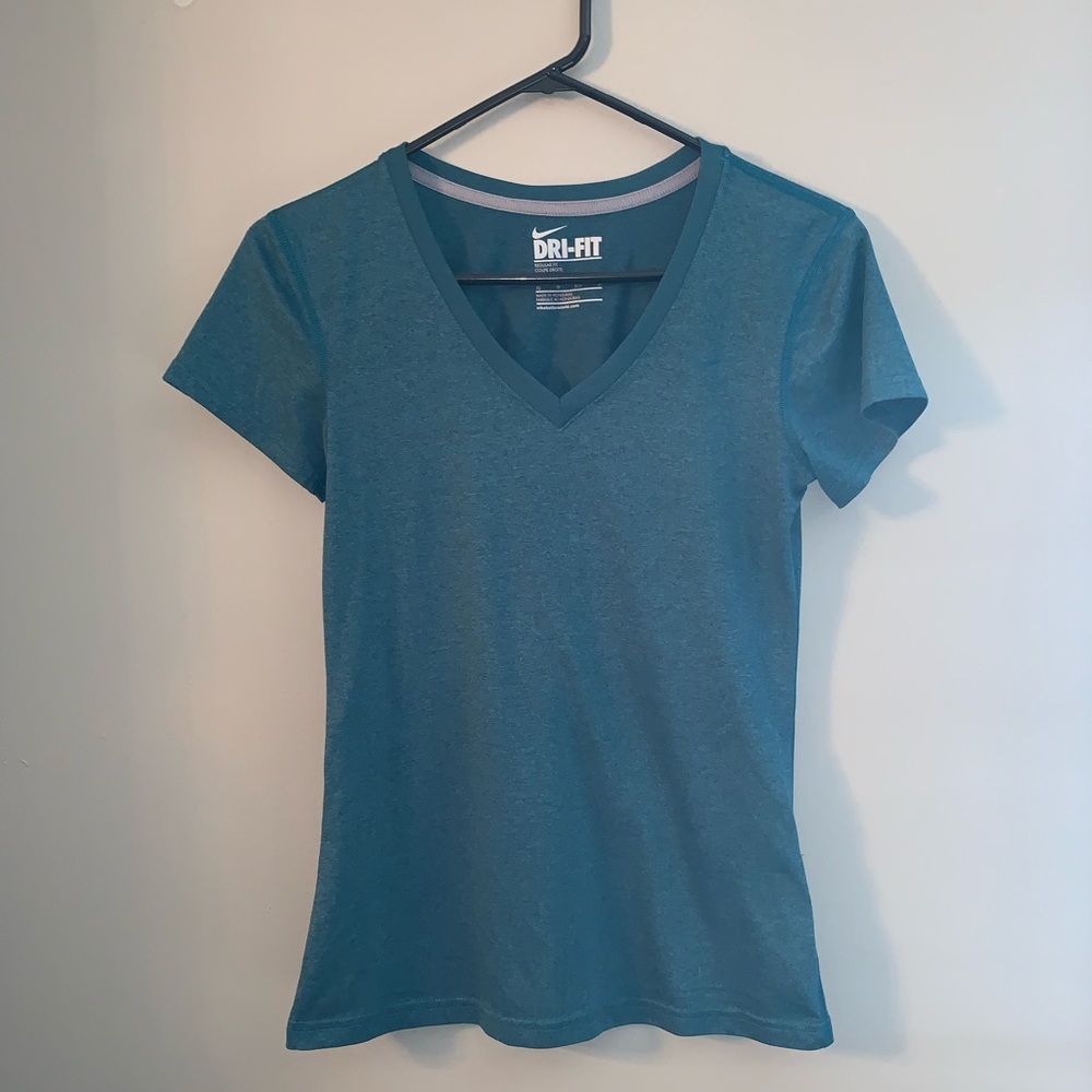 Women’s Nike dri-fit vneck
